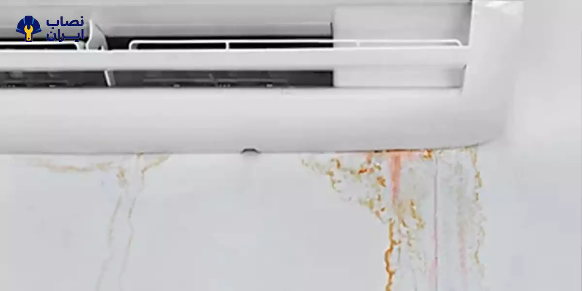 «آبریزی پنل داخلی کولر گازی ایوولی به دلیل گرفتگی لوله درین و نیاز به سرویس تخصصی»