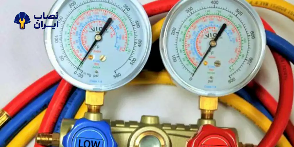 گیج منیفولد: برای اندازه گیری فشار گاز و اطمینان از وکیوم کامل سیستم