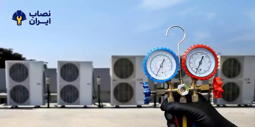 عیبیابی و شارژ گاز کولر گازی با دستگاههای دیجیتال در منطقه ۱ تهران توسط تیم فنی نصابیران.